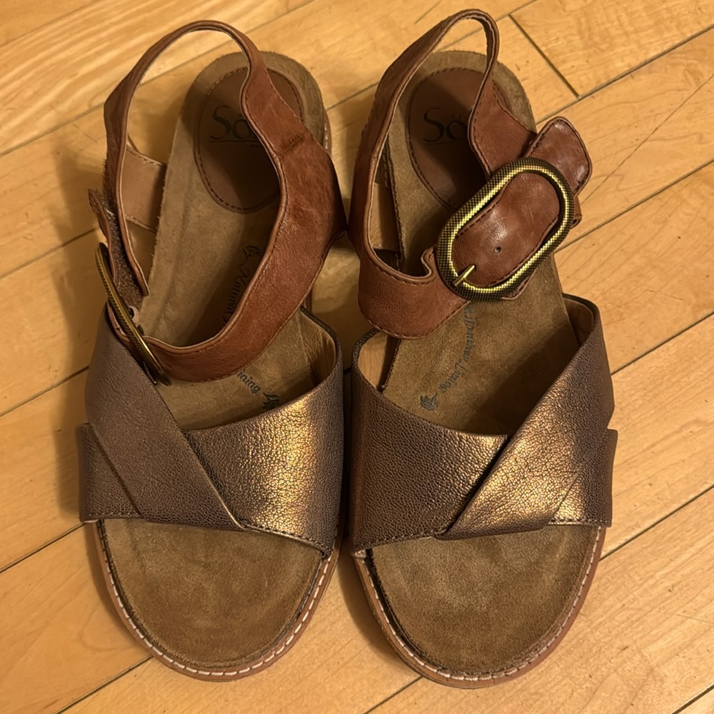 UNWORN Sofft BAYO CRISSCROSS ANKLE STRAP SANDAL IN COFFEE Size 8M - Picture 4 of 11